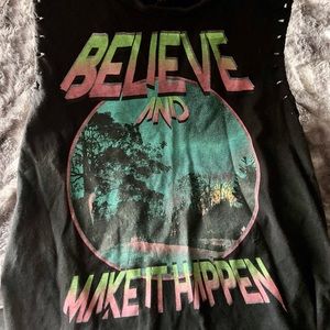 Sleeveless black tshirt